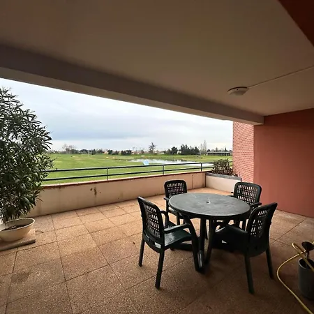 Les Rives Du Golf Parking Prive Seilh